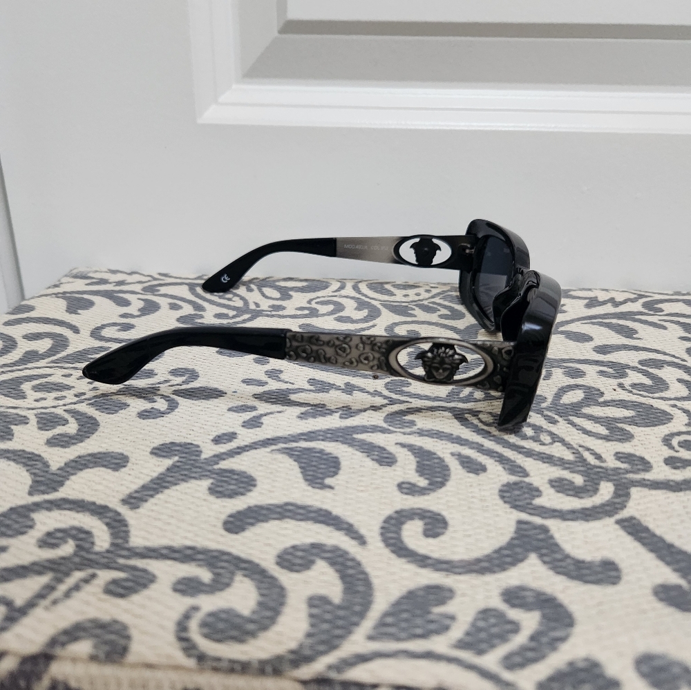 Vintage Versace 90's Sunglasses and MEDUSA CASE - Picture 8 of 11